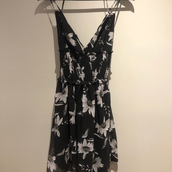 Bebe Black Daisy Print Strappy Mini Dress - Picture 1 of 5